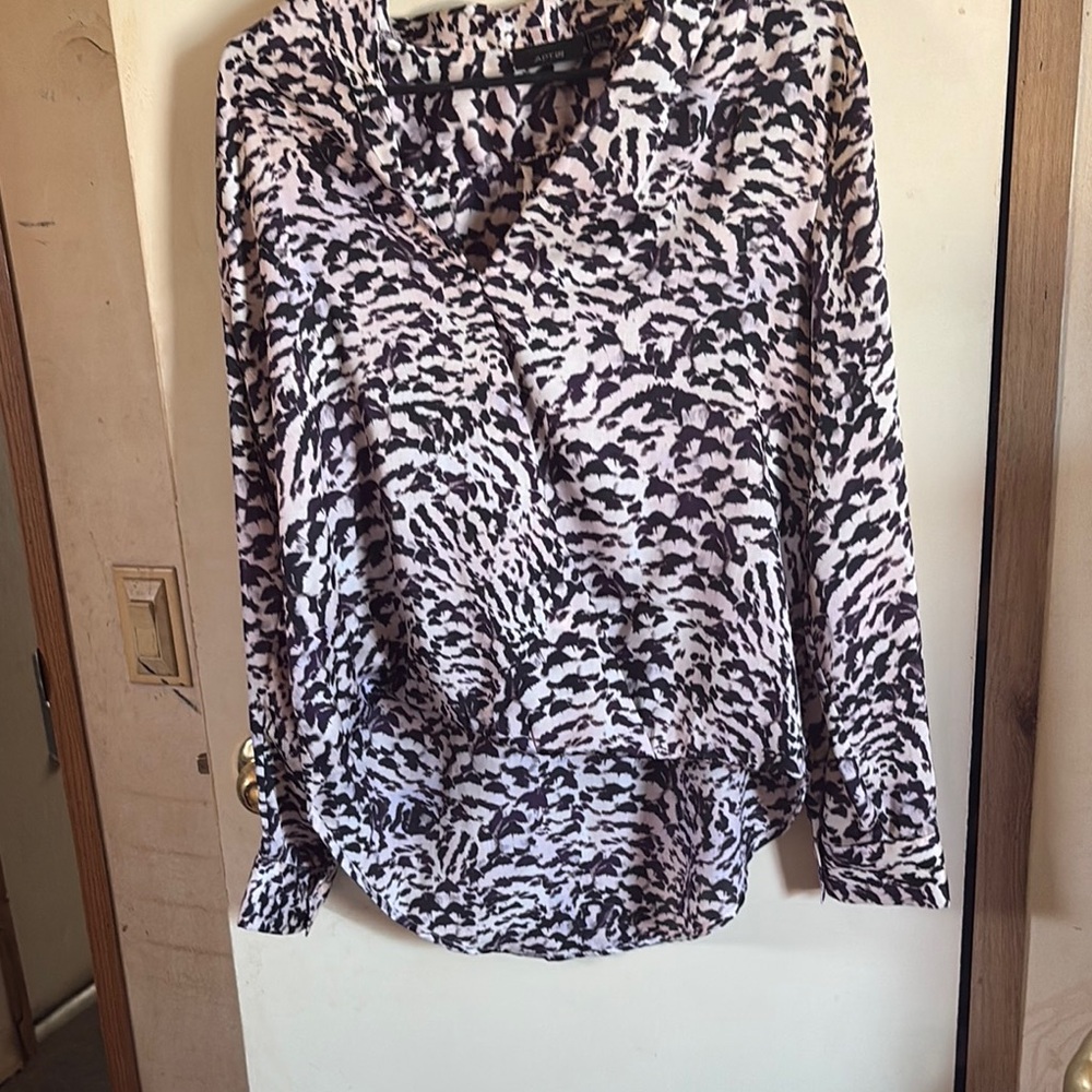 Women's Black and White Patterned Top
